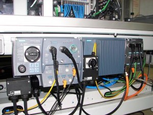 Harting bietet Power-Y-Verteiler für Siemens-Geräte an