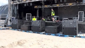 Nub Sound deploys Martin Audio WPC for “Tunes in the Dunes” festival on Perranporth Beach