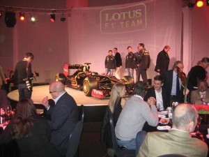 Team Andaluces unterstützt Lotus-F1-Team bei Rennwagen-Enthüllung