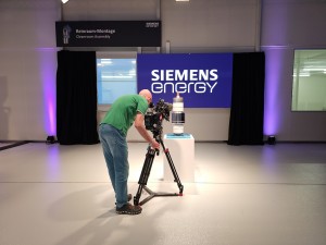 Siemens Energy eröffnet Berliner Produktionsstätte für Vakuumschaltröhren mit LED-Installationen von Samsung