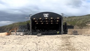 Nub Sound deploys Martin Audio WPC for “Tunes in the Dunes” festival on Perranporth Beach