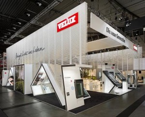 Neumann&Müller und Atelier Seitz inszenieren Velux-Innovationen auf der Dach+Holz
