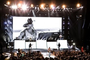 Tim McGraw tourt mit GLP-bestückter Lichtwand