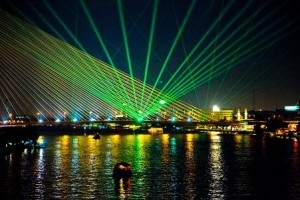 Laserworld und RTI installieren Lasershow in Bangkok
