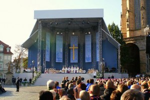 Megaforce realisierte Bühnen beim Papstbesuch in Deutschland 