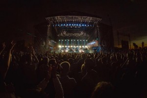 Martin Professional’s VDO Sceptrons frame the stage for Mumford & Sons world tour