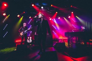 Keith Hoagland creates background for Rob Thomas album release party with Chauvet Professional
