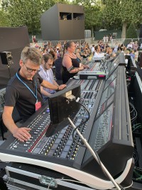 Lawo-Pulte für FOH, Monitoring und Broadcast-Mix bei Concert de Paris im Einsatz