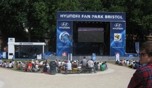 Public-Viewing: Stageco baut für Hyundai 