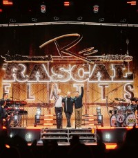 Lüz Studio lights Rascal Flatts tour with Chauvet