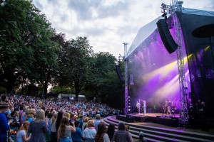 Sommerkultur Dinslaken kehrt mit dBTechnologies Vio ins Burgtheater zurück