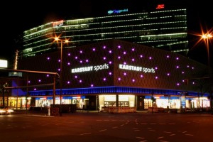 LEDs illuminieren Karstadt Sports in Berlin