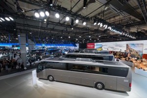 RGB leuchtet Daimler-Messestand mit GLP-Produkten aus