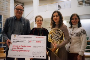 Initiative „3. Oktober - Deutschland singt und klingt“ übergibt Spende für die Unterstützung von Musikern in der Ukraine