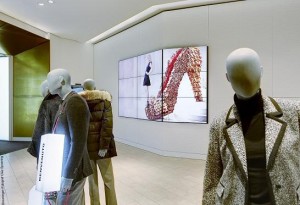 Stegloswand von Gahrens + Battermann für Modehaus Breuninger